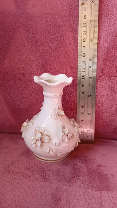 Florero de porcelana con diseño floral - miniatura 1