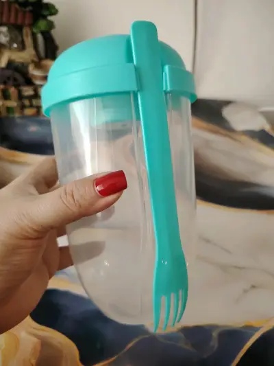 Envase de ensalada con tenedor y compartimento - miniatura 4