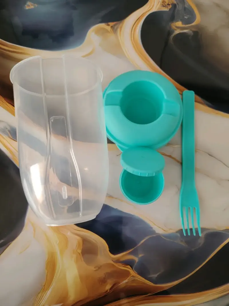 Envase de ensalada con tenedor y compartimento - 5