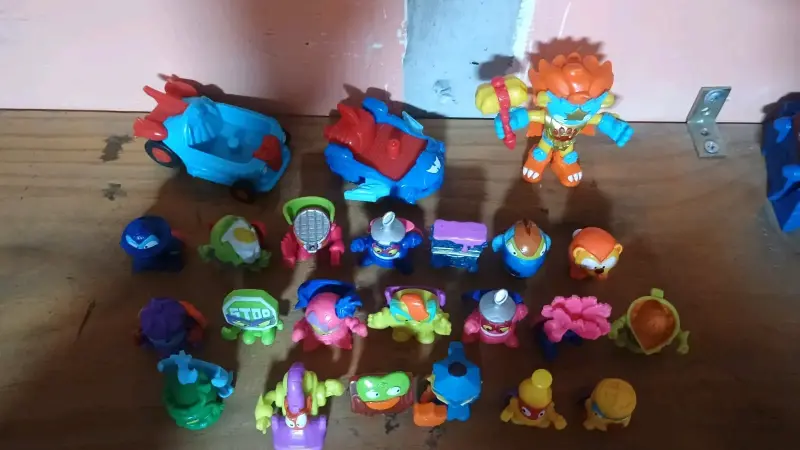 Lote de figuras de acción coleccionables - 2