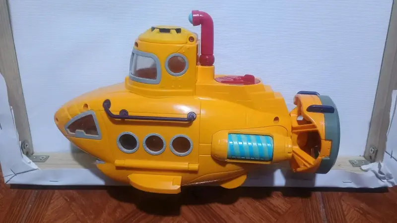 Submarino de juguete amarillo para niños - 1