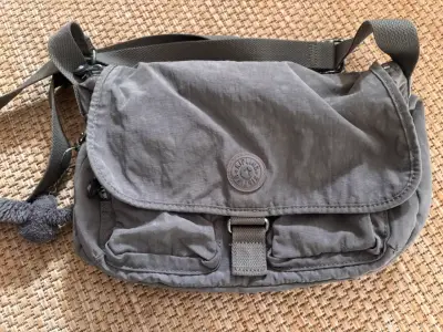 Bolso bandolera gris con logo Kipling - miniatura 1