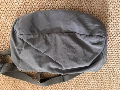 Bolso bandolera gris con logo Kipling - miniatura 2