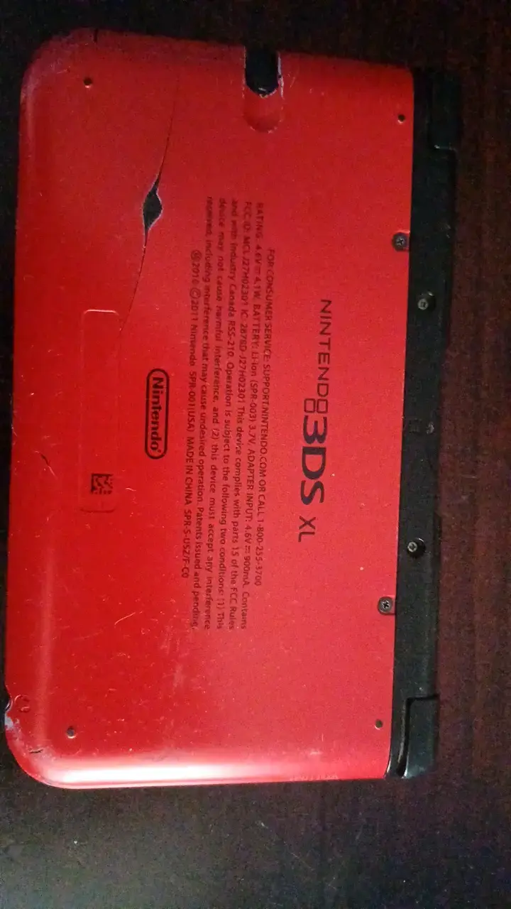Consola Nintendo 3DS XL roja con cargador - 3