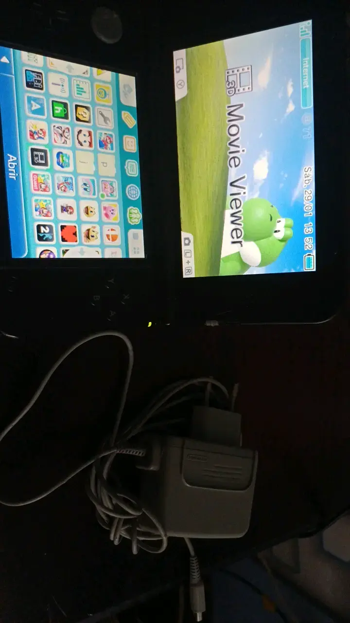 Consola Nintendo 3DS XL roja con cargador - 5