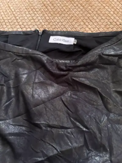 Falda negra Calvin Klein elegante - miniatura 3
