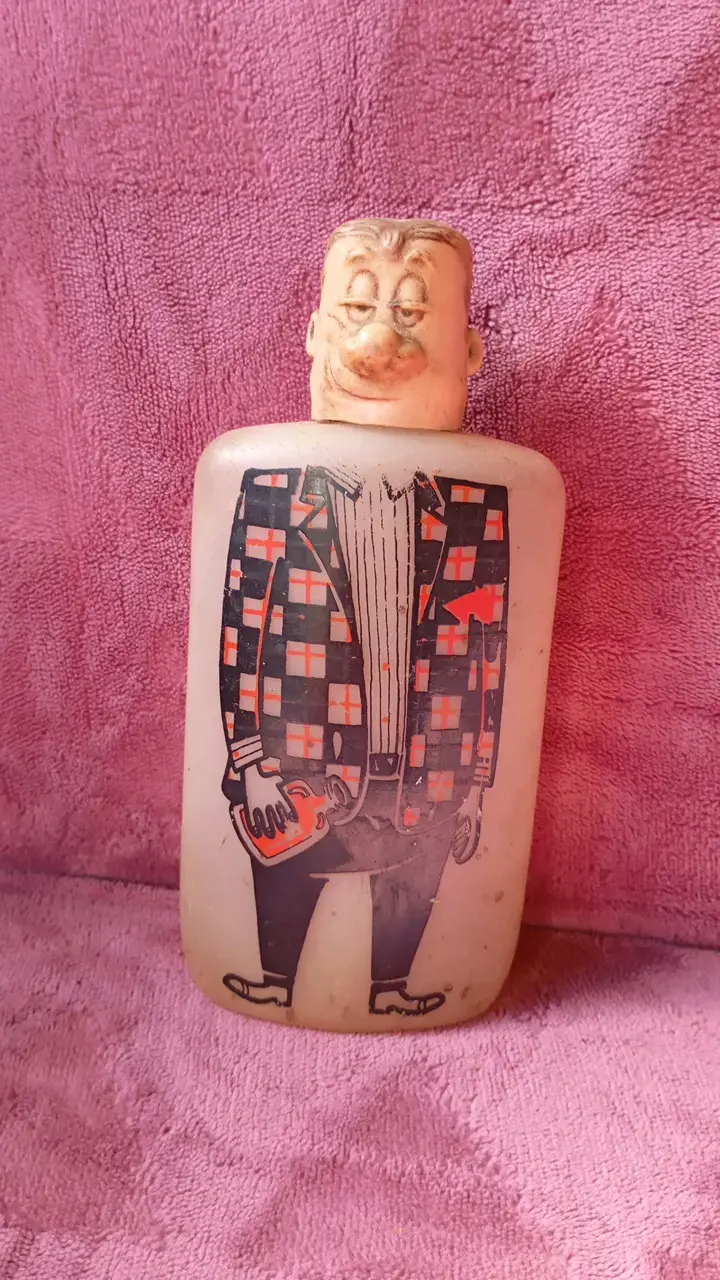 Botella vintage decorativa con diseño humorístico - 1