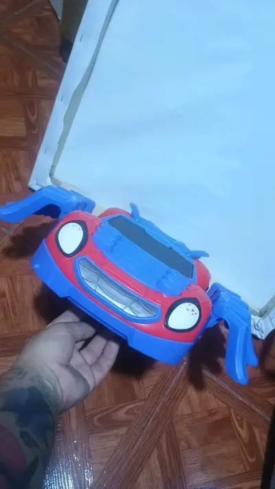 Auto de Spiderman azul y rojo - miniatura 1