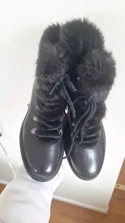 Botas negras con forro de peluche para invierno - miniatura 4