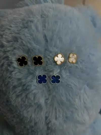 Pulseras de h y m aretes de trebol y de hombres - miniatura 4