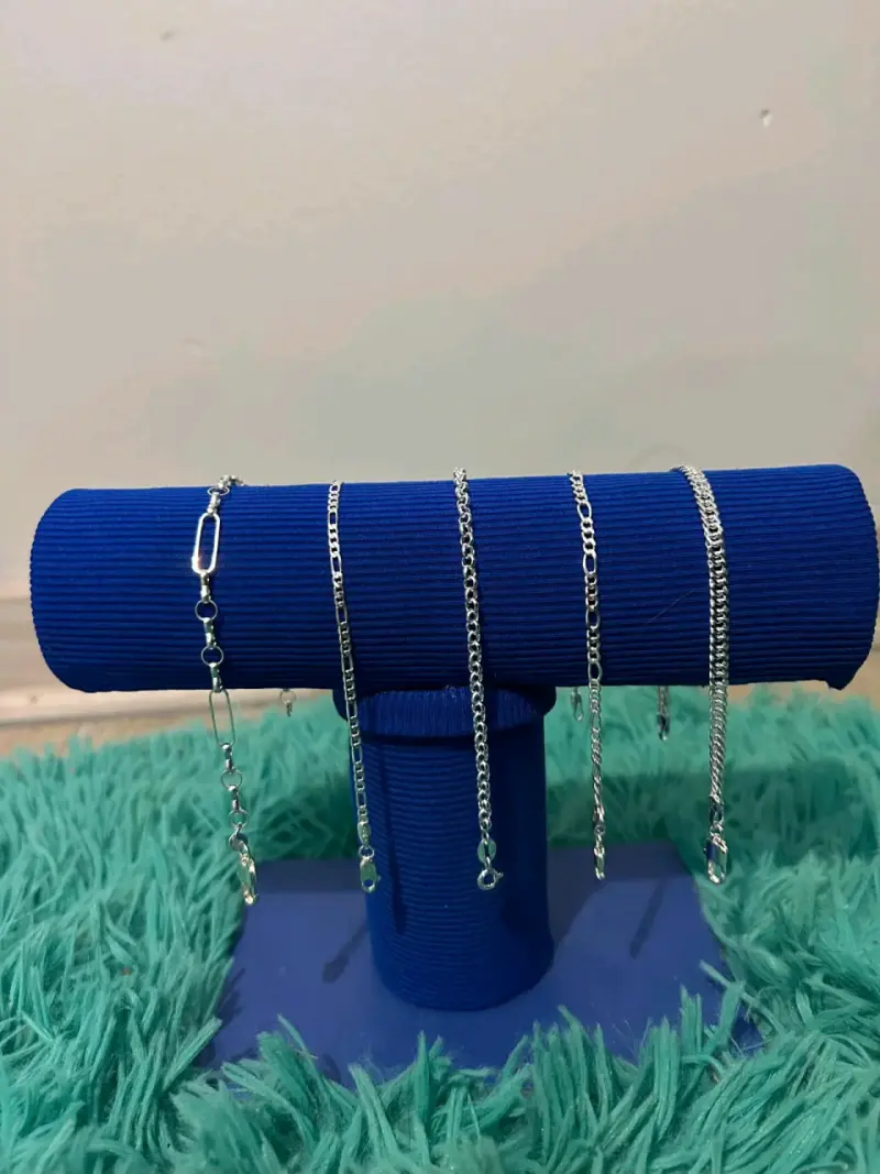 Pulseras de h y m aretes de trebol y de hombres - 5