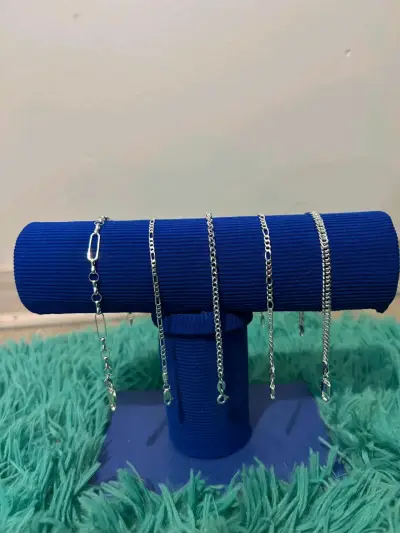 Pulseras de h y m aretes de trebol y de hombres - miniatura 5