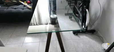 Mesa de arrimo con patas de madera moderna - miniatura 2