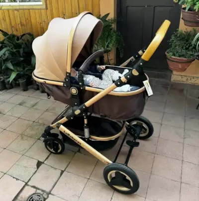 Coche de bebé LuBabys con capota beige - miniatura 1