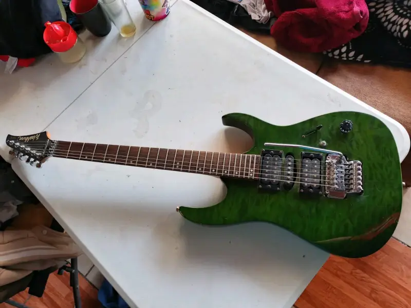 Guitarra eléctrica verde con puente flotante - 2