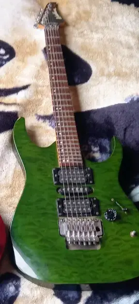 Guitarra eléctrica verde con puente flotante - 3