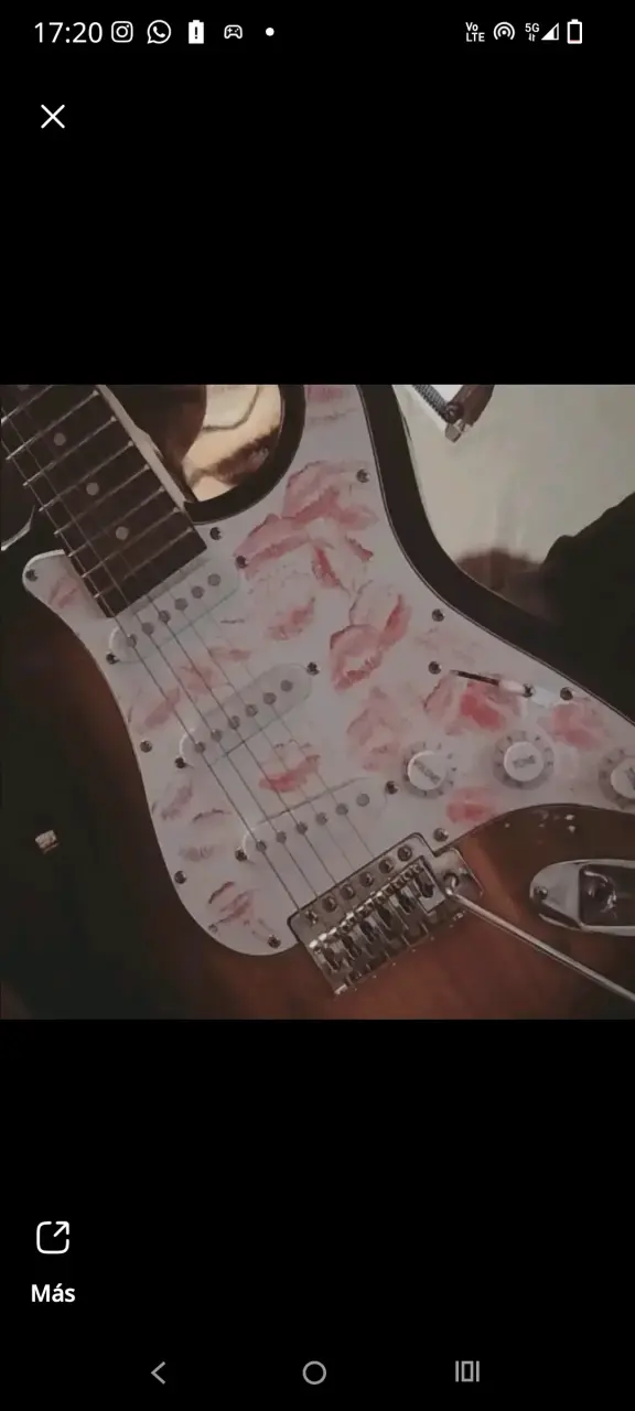 Guitarra eléctrica con diseño de labios - 1