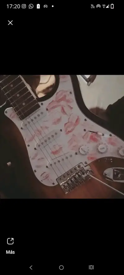 Guitarra eléctrica con diseño de labios - miniatura 1
