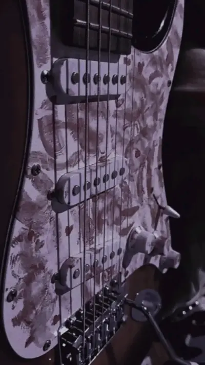 Guitarra eléctrica con diseño de labios - miniatura 2