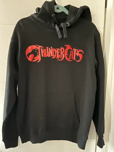 Polerón Thundercats Negro con Estampado Retro - miniatura 1
