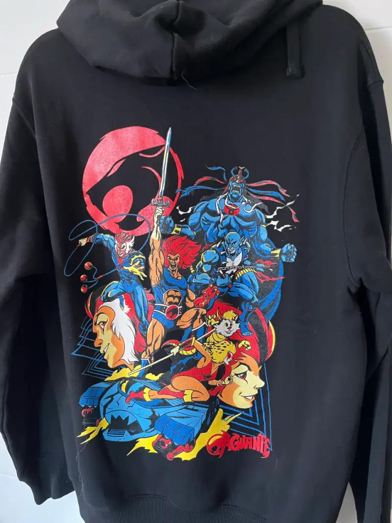 Polerón Thundercats Negro con Estampado Retro - 2