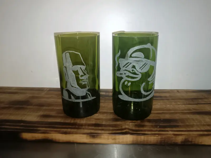 Vasos de vidrio reciclado con grabados decorativos - 3