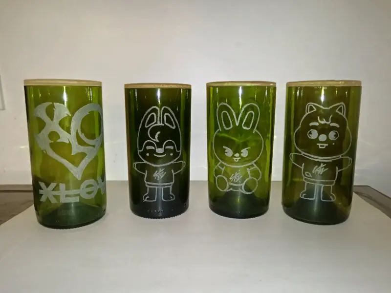 Vasos de vidrio reciclado con grabados decorativos - 4
