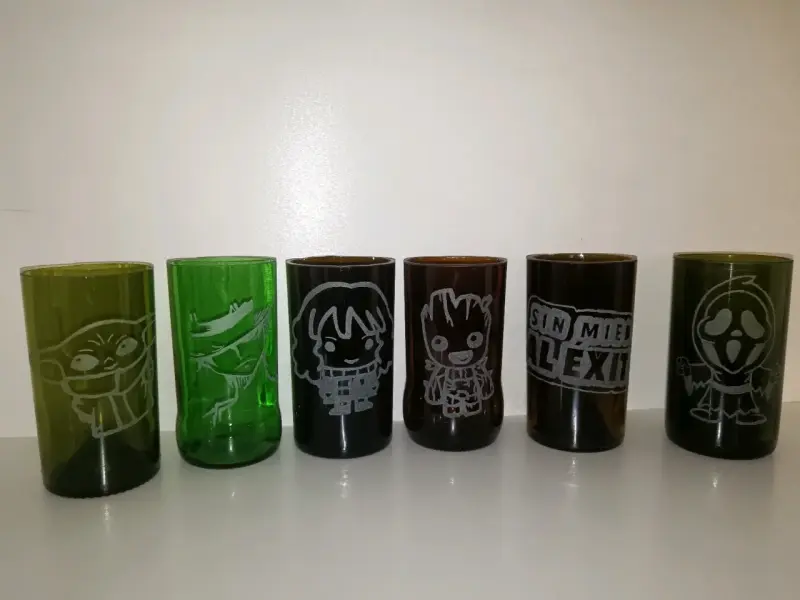 Vasos de vidrio reciclado con grabados decorativos - 6