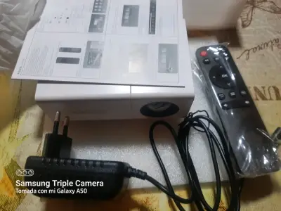 Mini proyector LED portátil con control remoto - miniatura 3