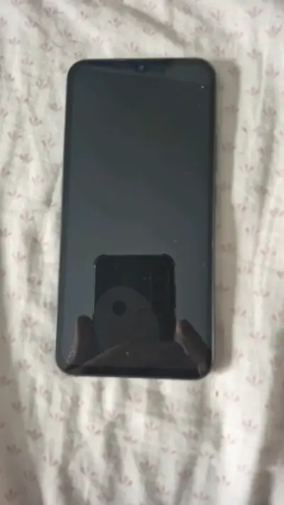 Smartphone con pantalla grande en buen estado - miniatura 1