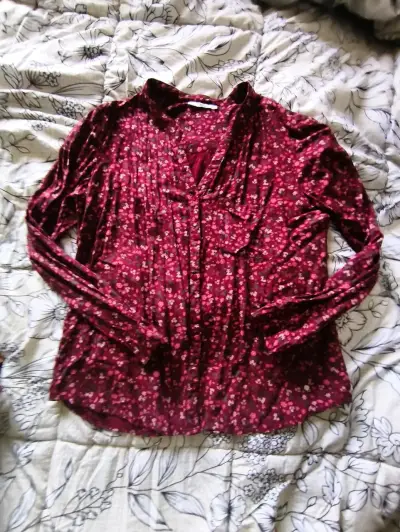 Blusa roja con estampado floral de manga larga - miniatura 1