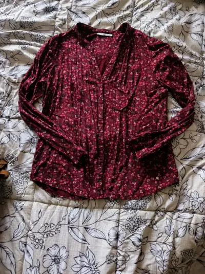 Blusa roja con estampado floral de manga larga - miniatura 2