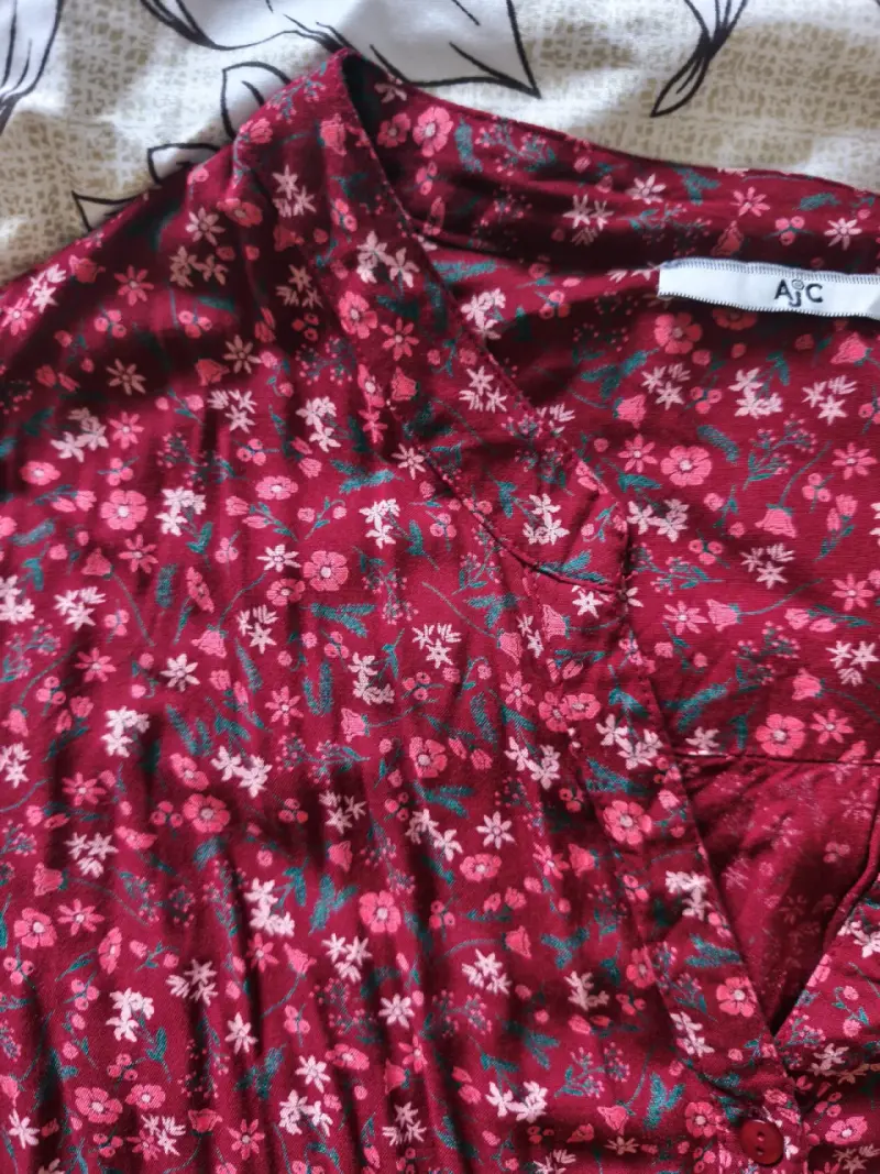 Blusa roja con estampado floral de manga larga - 3
