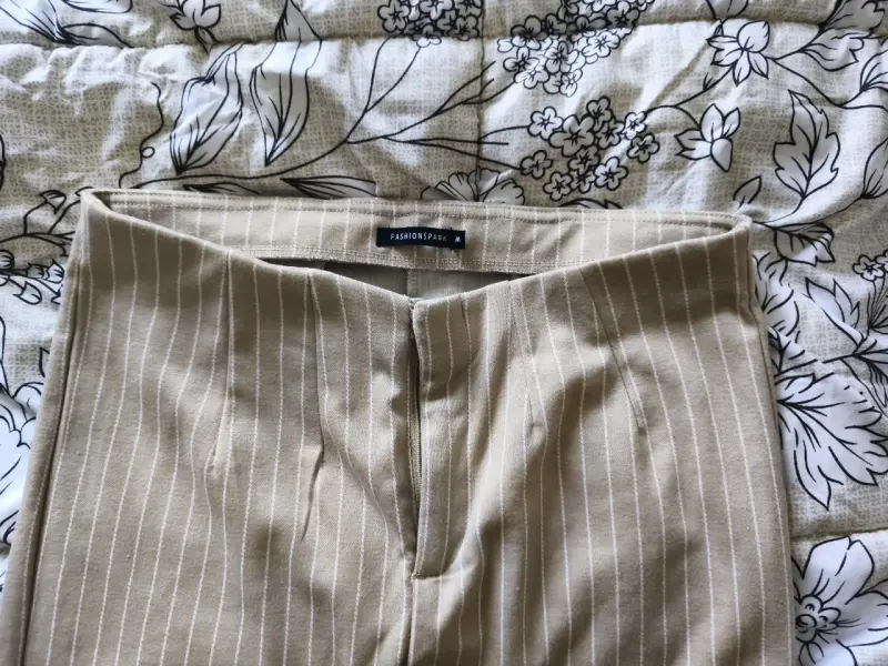 Pantalones beige a rayas para mujer - 2