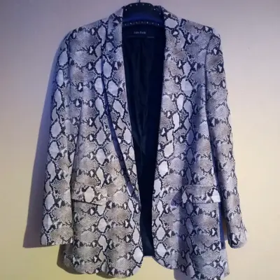 Blazer amarillo Zara  para mujer. Jeans Bimba y Lo - miniatura 2