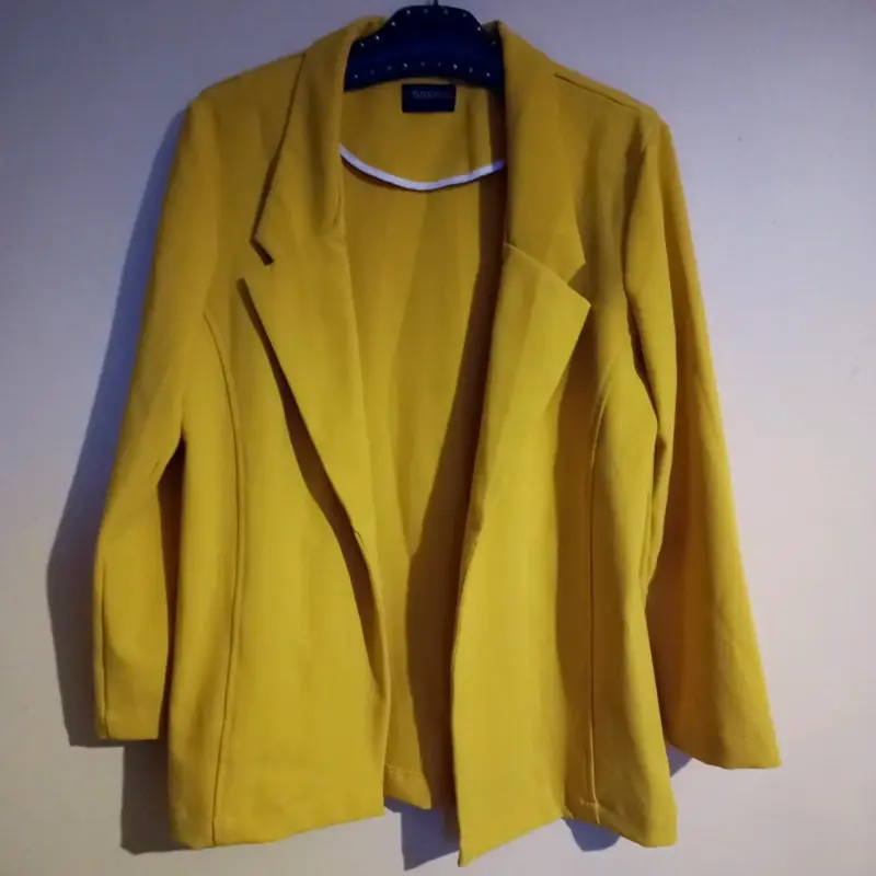 Blazer amarillo Zara  para mujer. Jeans Bimba y Lo - 6