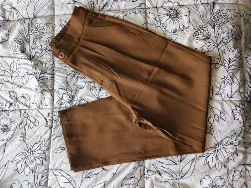 Pantalon de mujer color marrón con cintura elásti - 2
