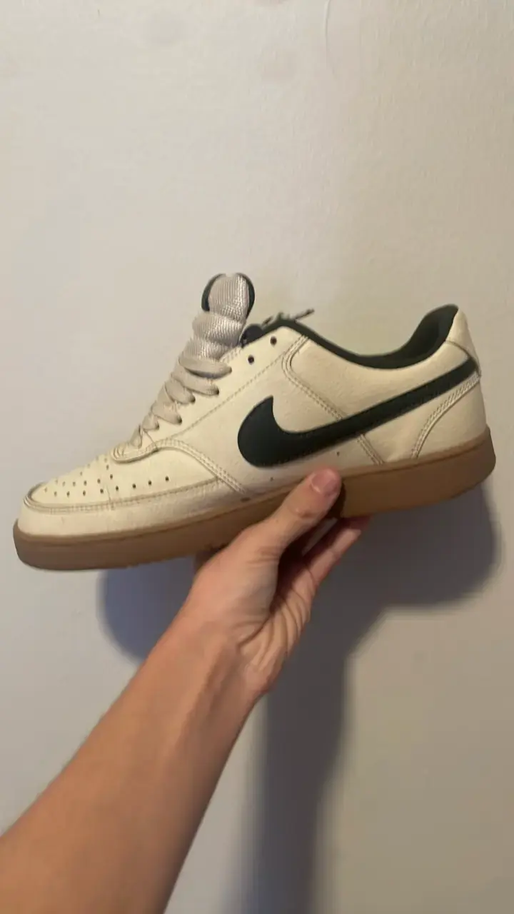 Zapatillas deportivas Nike beige con suela de goma - 3
