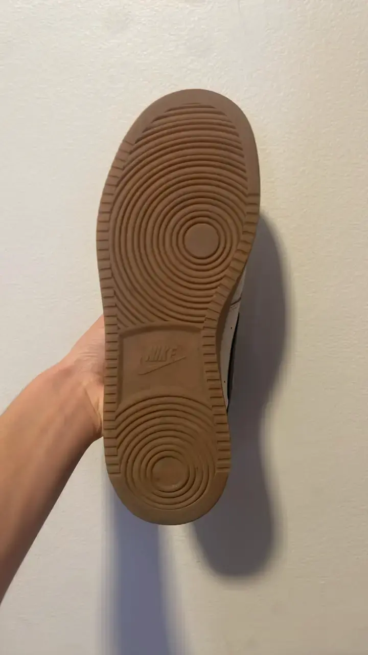 Zapatillas deportivas Nike beige con suela de goma - 4
