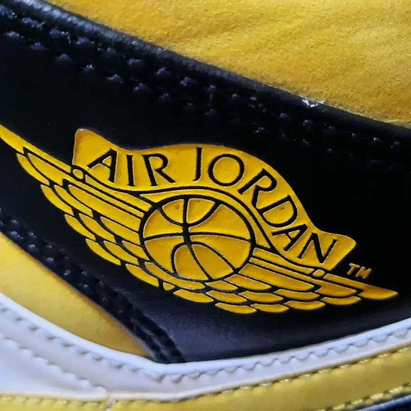 Zapatillas Air Jordan negras y blancas - 2