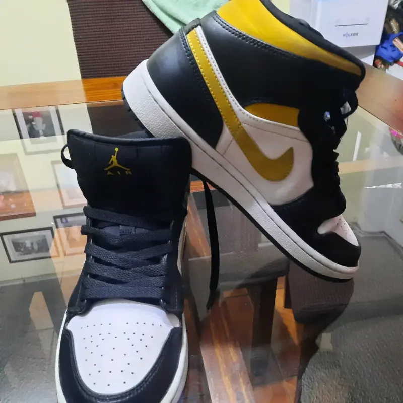 Zapatillas Air Jordan negras y blancas - 6