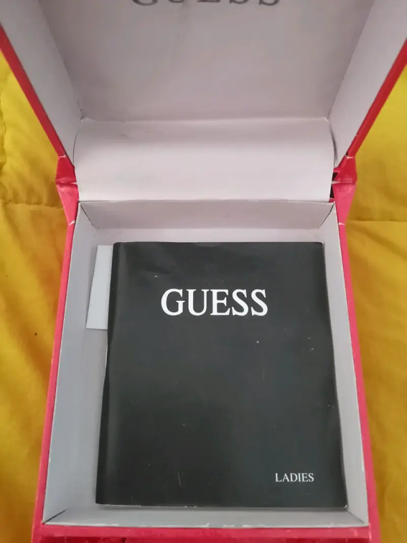 Reloj Guess para mujer con caja original - 3