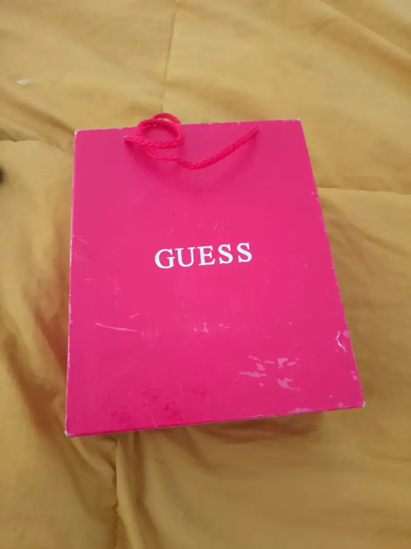 Reloj Guess para mujer con caja original - 4