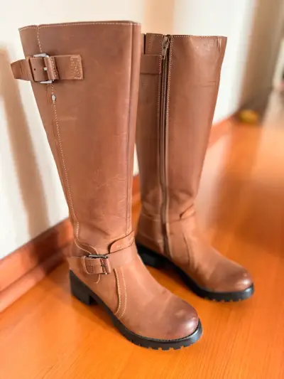 Botas de cuero marrón con tacón bajo - miniatura 1