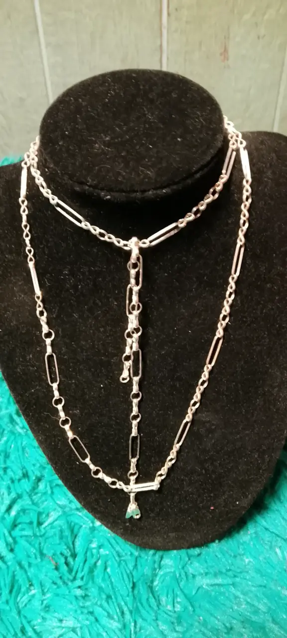 Collar de plata con diseño elegante - 1
