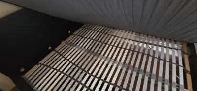 Cama queen con colchón en buen estado. Ikea - miniatura 2
