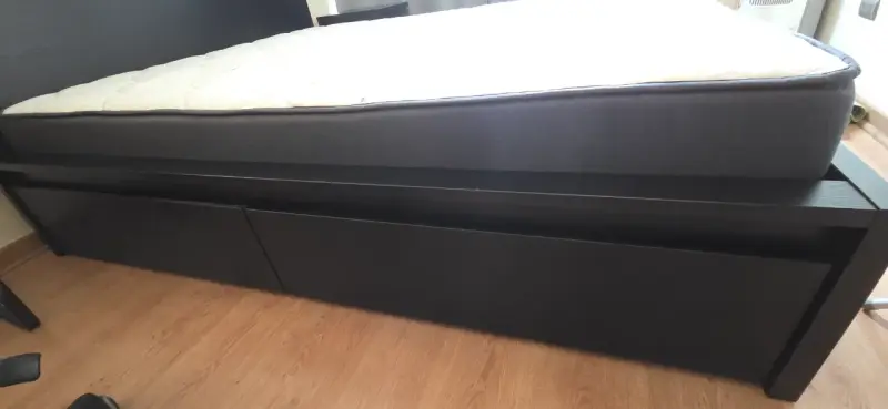 Cama queen con colchón en buen estado. Ikea - 3