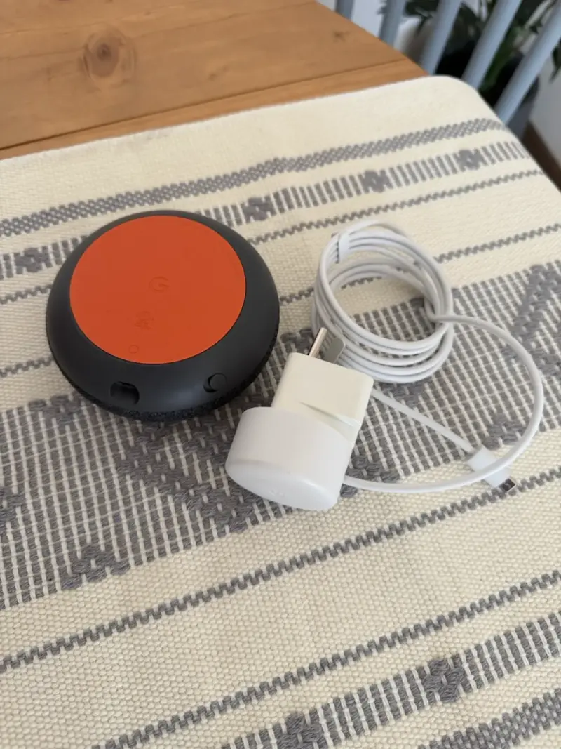 Altavoz inteligente Google Nest Mini con cargador - 2