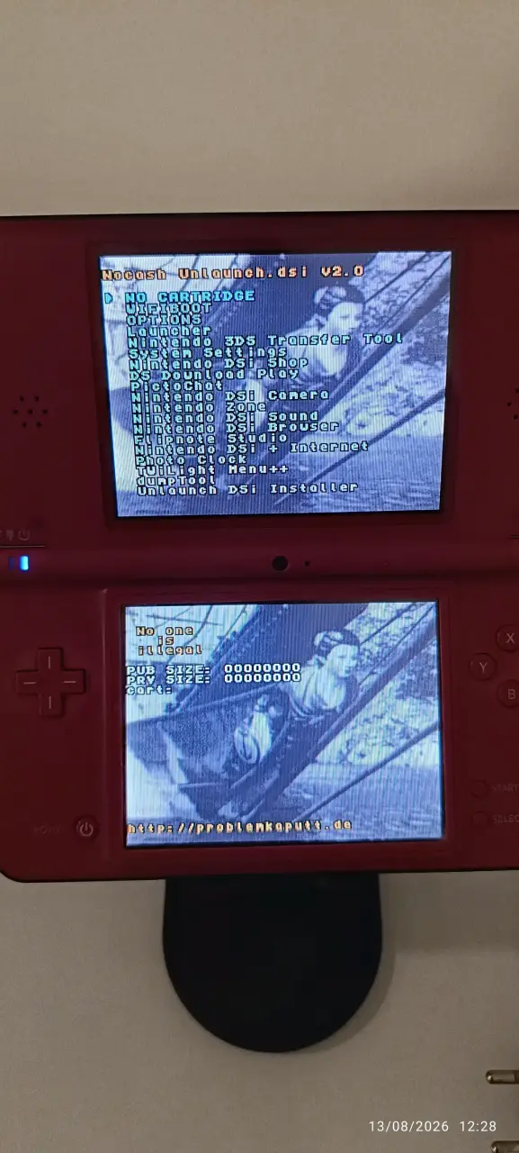 Consola Nintendo DSi XL Roja con Cargador - 4