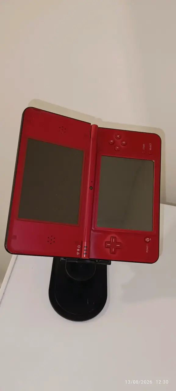 Consola Nintendo DSi XL Roja con Cargador - 5